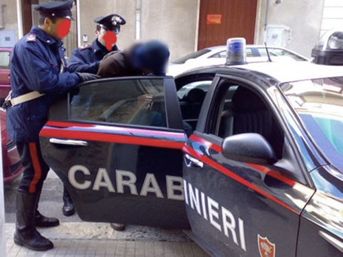 Amatrice, maltrattamenti in famiglia: i Carabinieri arrestano un rumeno